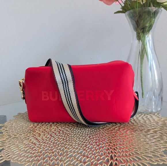 Burberry - Picture 2 of 12